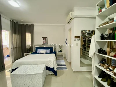 Dormitório com closet e armários planejados — Casa com 4 quartos à venda em Dom Antônio Reis, Santa Maria/RS