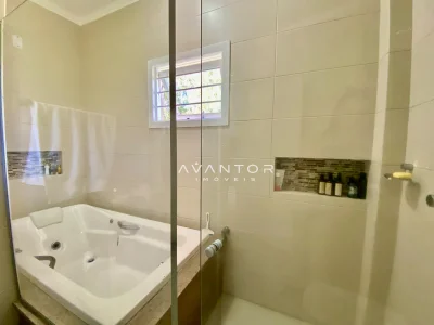 Banheiro com banheira e box — Casa com 4 quartos à venda em Dom Antônio Reis, Santa Maria/RS
