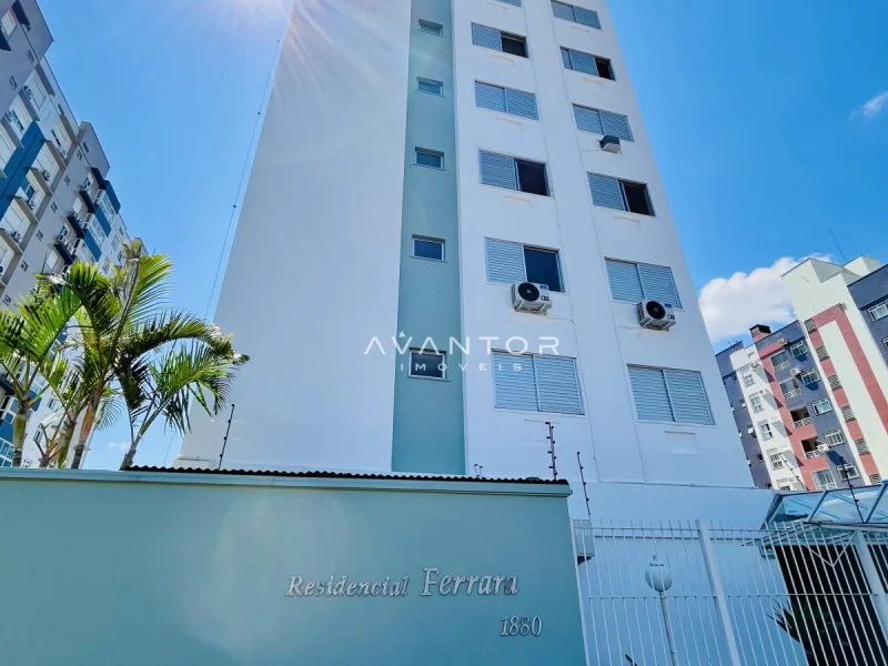 Fachada do prédio com acabamento moderno — Apartamento à venda no Residencial Ferrara, Santa Maria