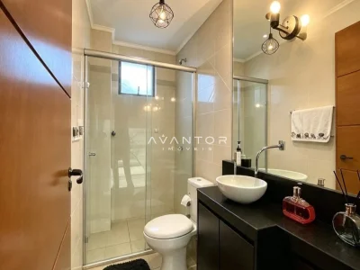 Banheiro com chuveiro e pia — Apartamento com 2 quartos à venda no edificio monalisa, em Centro, Santa Maria/RS