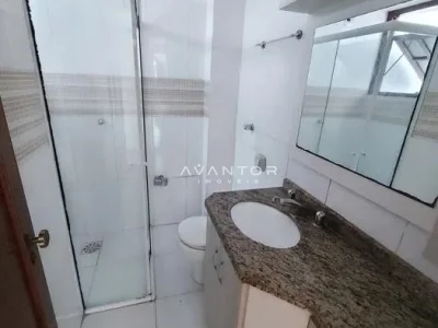 Banheiro com bancada em granito — Apartamento com 3 quartos para alugar em Nossa Senhora de Lourdes, Santa Maria/RS