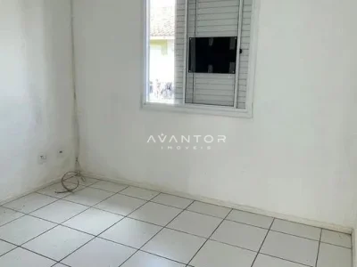 Cozinha com piso cerâmico e janela — Casa com 3 quartos para alugar no Residencial Moradas Clube, em Cerrito, Santa Maria/RS