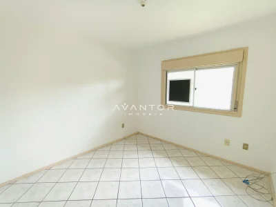 Cozinha com piso de cerâmica e janela — Apartamento à venda no Residencial Arco Verde, em Pinheiro Machado, Santa Maria/RS