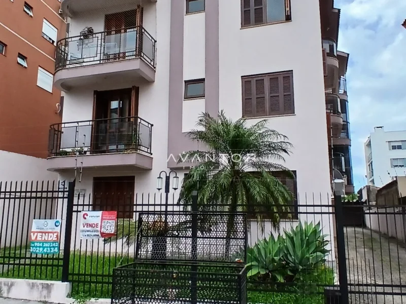 Fachada do prédio com sacadas — Apartamento com 3 quartos para alugar em Camobi, Santa Maria/RS