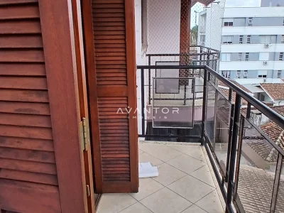 Sacada com vista para a rua — Apartamento com 3 quartos para alugar em Camobi, Santa Maria/RS