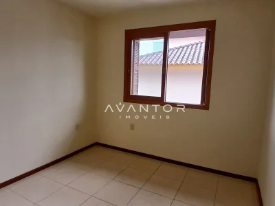 Dormitório com janela e vista externa — Apartamento com 3 quartos para alugar em Camobi, Santa Maria/RS