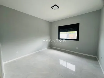 Dormitório com janela e piso em cerâmica — Casa com 2 quartos à venda em Presidente João Goulart, Santa Maria/RS