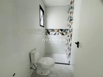 Banheiro com revestimento geométrico — Casa com 2 quartos à venda em Presidente João Goulart, Santa Maria/RS