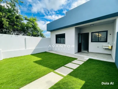 Fachada da casa com pátio e gramado — Casa com 2 quartos à venda em Presidente João Goulart, Santa Maria/RS