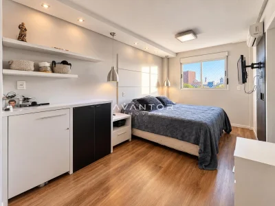 Suíte com cozinha integrada e janelas — Cobertura à venda no Residencial Paseo Del Prado, Santa Maria