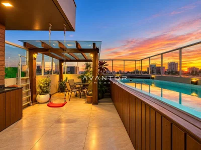 Sacada com piscina e vista da cidade — Cobertura à venda no Residencial Paseo Del Prado, Santa Maria