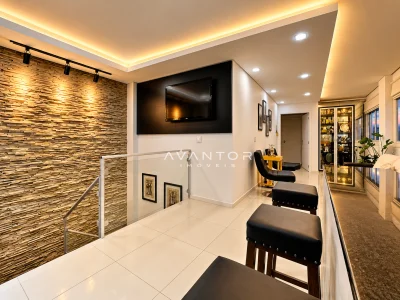 Sala de estar com tv integrada — Cobertura à venda no Residencial Paseo Del Prado, em Nossa Senhora de Fátima, Santa Maria/RS