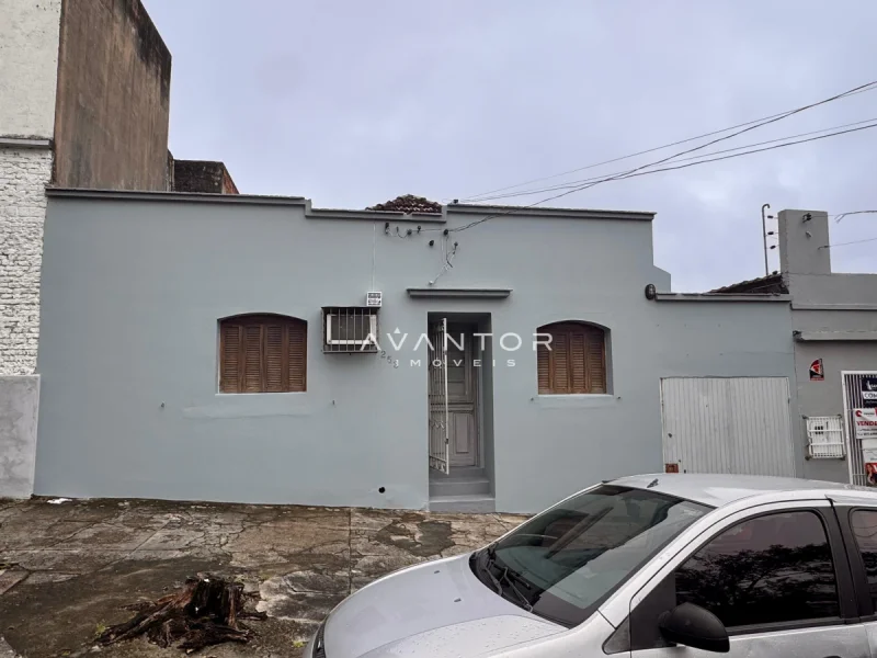 Fachada da casa com garagem — Terreno à venda em Nossa Senhora do Rosário, Santa Maria/RS