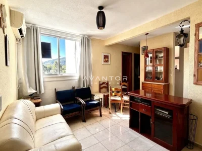 Sala de estar com janela e vista externa — Prédio Residencial à venda no Residencial Medianeira, Santa Maria