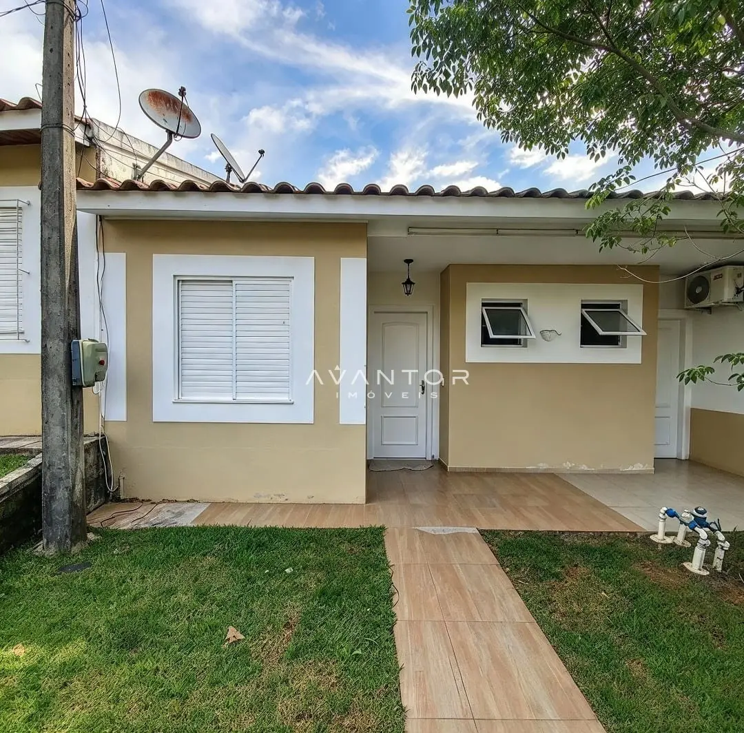 Fachada da casa com varanda — Casa de Condomínio à venda no Condomínio Moradas Santa Maria, em Cerrito, Santa Maria/RS
