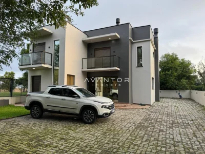 Fachada da casa com garagem — Casa com 3 quartos à venda e para alugar em Itaara, Itaara/RS