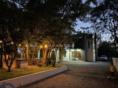 Fachada da casa com garagem e pátio — Casa com 3 quartos à venda e para alugar em Itaara, Itaara/RS