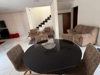 Sala de estar com escada e área integrada — Casa com 3 quartos à venda e para alugar em Itaara, Itaara/RS