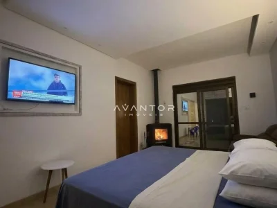 Dormitório com suíte e lareira — Casa com 3 quartos à venda e para alugar em Itaara, Itaara/RS