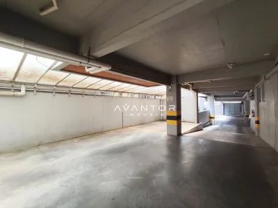 Garagem coberta com iluminação natural — Apartamento para alugar no Edifício Montana Residencial, Santa Maria