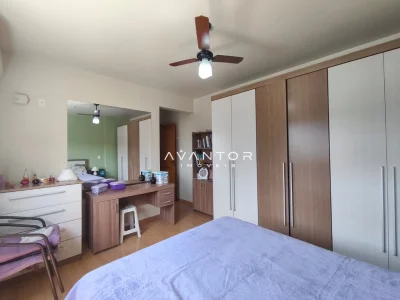 Suíte com closet e penteadeira integrada — Apartamento para alugar no Edifício Montana Residencial, Santa Maria
