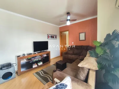 Sala de estar com sofá e televisão — Apartamento para alugar no Edifício Montana Residencial, Santa Maria