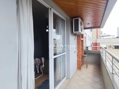 Sacada com acesso pela sala — Apartamento para alugar no Edifício Montana Residencial, Santa Maria