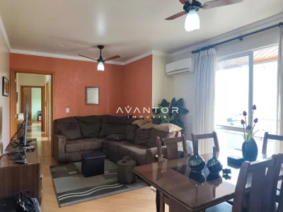 Sala de estar e jantar integradas com sacada — Apartamento para alugar no Edifício Montana Residencial, Santa Maria