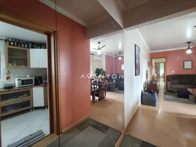 Hall de entrada com acesso à cozinha — Apartamento para alugar no Edifício Montana Residencial, Santa Maria