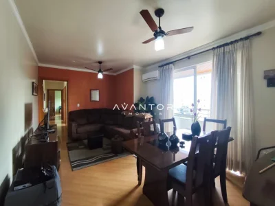 Sala de estar integrada com sacada — Apartamento para alugar no Edifício Montana Residencial, Santa Maria