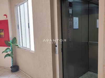 Hall de entrada com elevador — Apartamento para alugar no Edifício Montana Residencial, Santa Maria