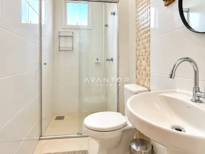 Banheiro com chuveiro e pia — Apartamento à venda no Residencial Príncipe DI Piemonte, em Camobi, Santa Maria/RS