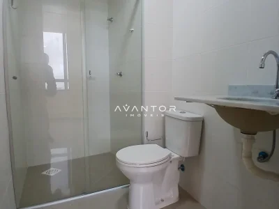 Banheiro com chuveiro e pia — Apartamento com 1 quarto para alugar no Residencial Cristo Rei, em Centro, Santa Maria/RS