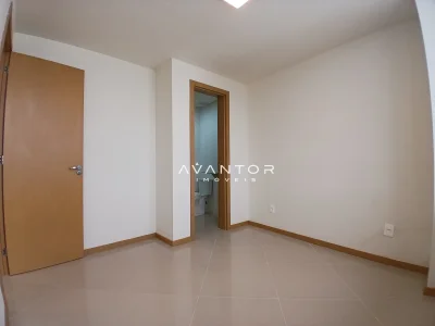 Dormitório com acesso ao banheiro — Apartamento com 1 quarto para alugar no Residencial Cristo Rei, em Centro, Santa Maria/RS