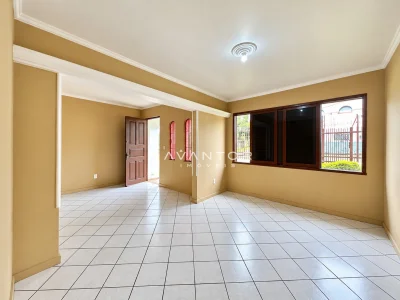 Sala de estar com piso em cerâmica — Casa com 3 quartos à venda em Nossa Senhora do Perpétuo Socorro, Santa Maria/RS