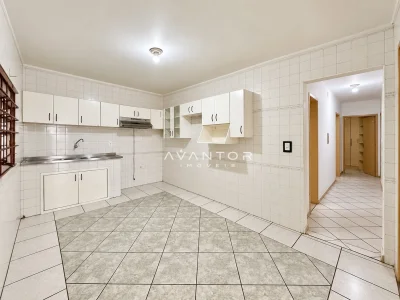 Cozinha com armários planejados — Casa com 3 quartos à venda em Nossa Senhora do Perpétuo Socorro, Santa Maria/RS