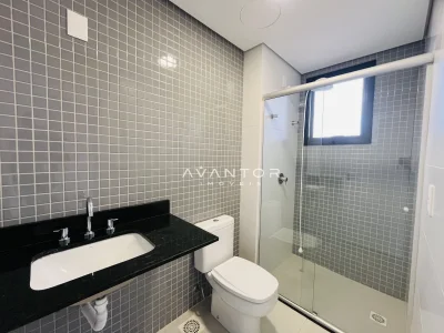 Banheiro com chuveiro em vidro — Apartamento à venda no Residencial Fernando Pessoa, em Nossa Senhora de Lourdes, Santa Maria