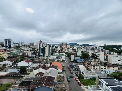 Vista da janela com panorama urbano — Apartamento à venda no Residencial Fernando Pessoa, Santa Maria