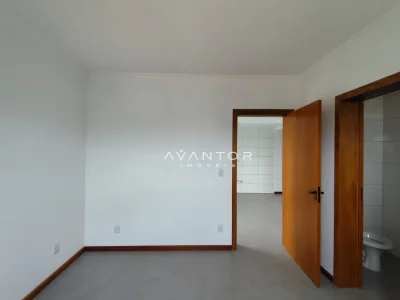 Dormitório com acesso a banheiro — Apartamento com 1 quarto para alugar em Camobi, Santa Maria/RS
