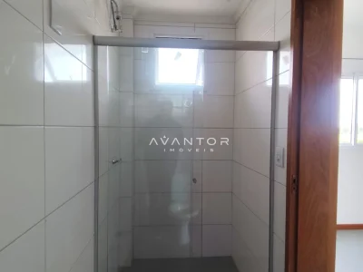 Banheiro com box em vidro — Apartamento com 1 quarto para alugar em Camobi, Santa Maria/RS