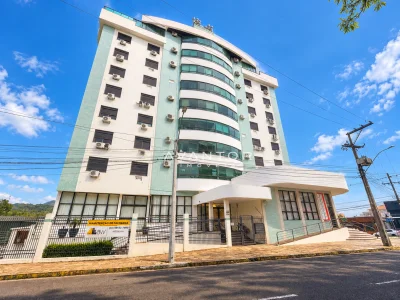 Fachada do prédio com sacadas — Apartamento à venda no royal garden, em Nossa Senhora de Lourdes, Santa Maria/RS