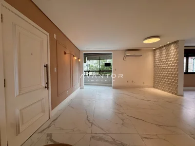 Hall de entrada com piso em mármore — Apartamento à venda no royal garden, em Nossa Senhora de Lourdes, Santa Maria/RS