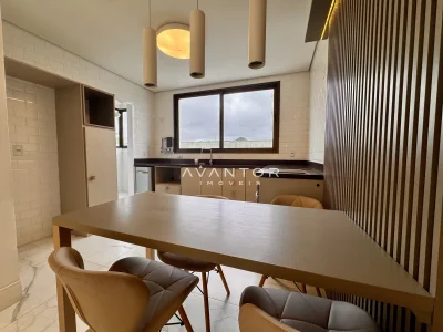 Cozinha integrada à sala de jantar — Apartamento à venda no royal garden, em Nossa Senhora de Lourdes, Santa Maria/RS