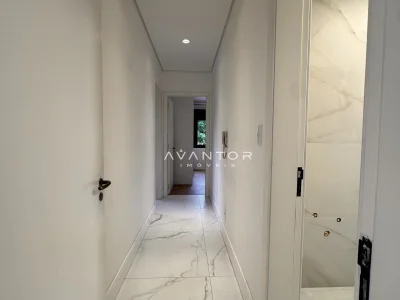 Hall de entrada com piso em mármore — Apartamento à venda no royal garden, em Nossa Senhora de Lourdes, Santa Maria/RS