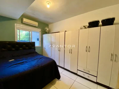 Dormitório com armários planejados — Apartamento com 2 quartos à venda no Residencial Manutec, em Patronato, Santa Maria/RS