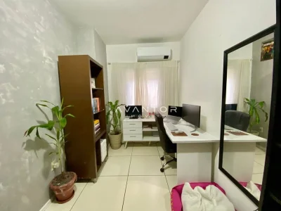 Dormitório com espaço para home office — Apartamento à venda no Residencial Manutec, em Patronato, Santa Maria/RS