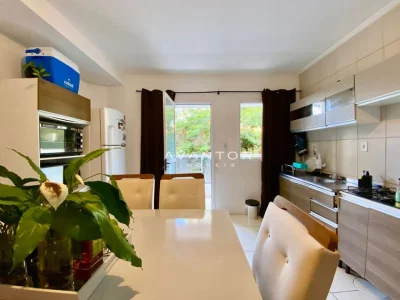 Cozinha integrada com acesso à sacada — Apartamento à venda no Residencial Manutec, em Patronato, Santa Maria/RS