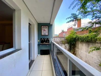Sacada com acesso à sala e vista para rua — Apartamento à venda no Residencial Manutec, em Patronato, Santa Maria/RS