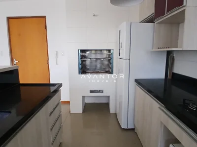 Cozinha com armários planejados e bancada — Apartamento para alugar no Residencial Dulce Fração, Santa Maria