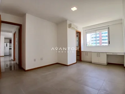 Sala de estar com armários planejados — Apartamento para alugar no Residencial Dulce Fração, Santa Maria